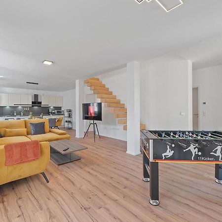 Golden Home With Barbecue, Yoga, Football Table ซินส์ไฮม์ ภายนอก รูปภาพ